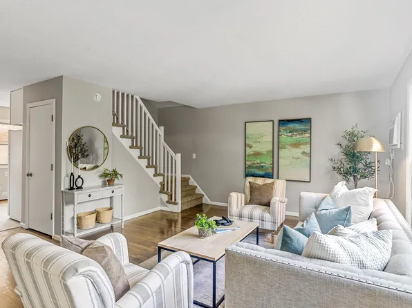 2140 14th St NW APT 3, New Brighton, MN 55112
