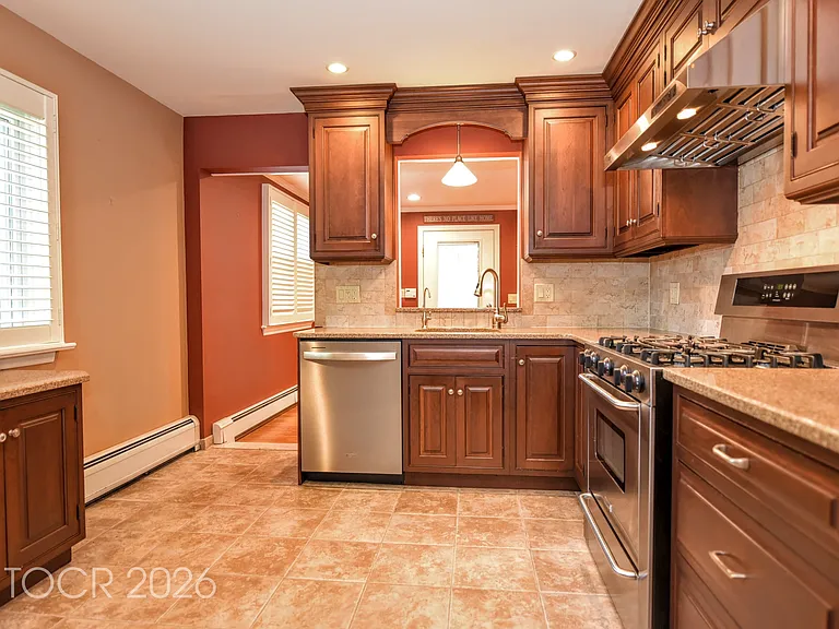 24 Maple Ave #1 — Photo 9