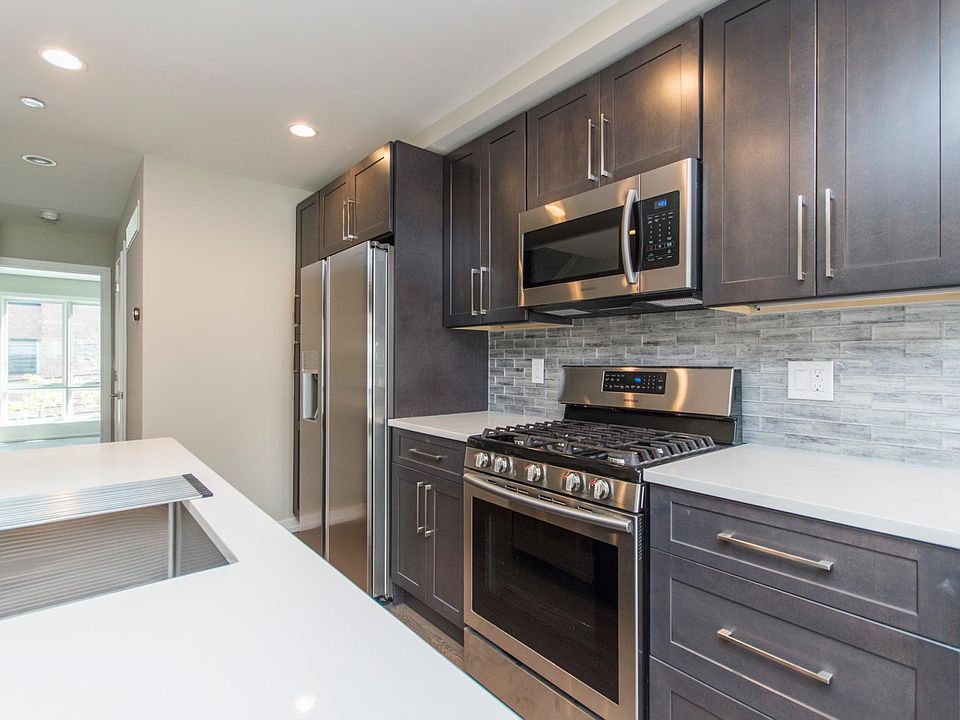 1st image of 1705 Bainbridge St Unit 3