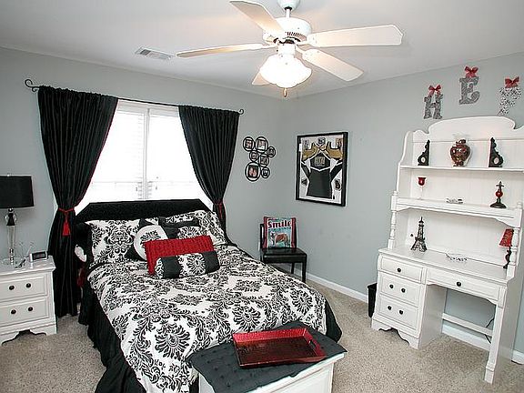 4th image of 1827 Richmond Hill Dr