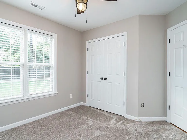 216 Highgate Cir — Photo 9