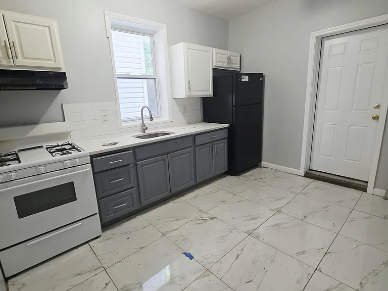 176 Garfield Ave #1A — Photo 2
