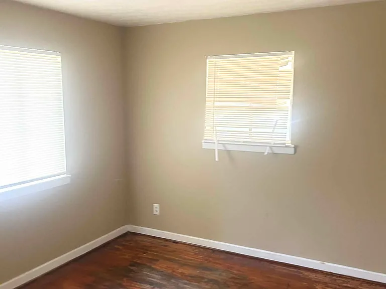 3724 Maple Ave SW — Photo 8
