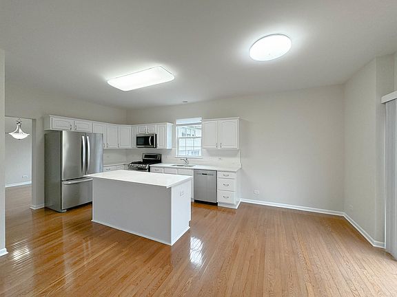 5th image of 636 N California Ave