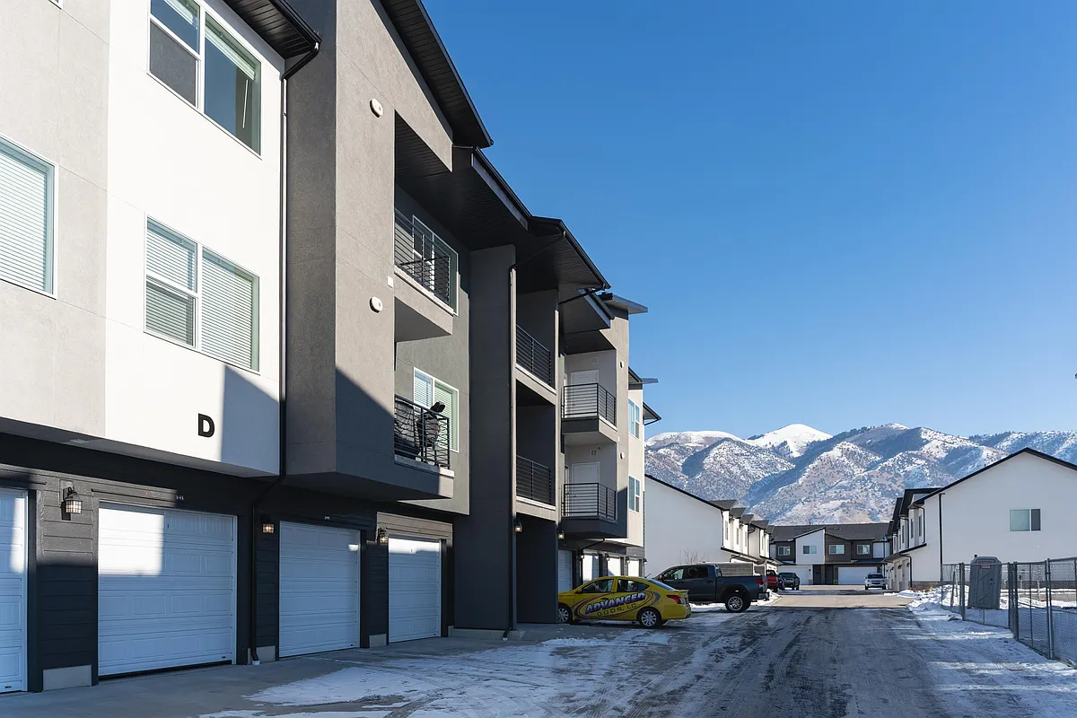 Building Photo - 459 W 15 S #D304