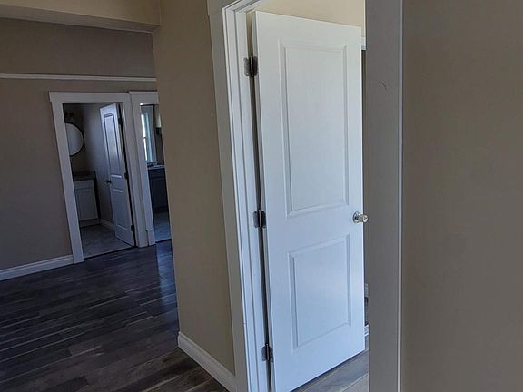 2nd image of 550 W 6th St APT 3