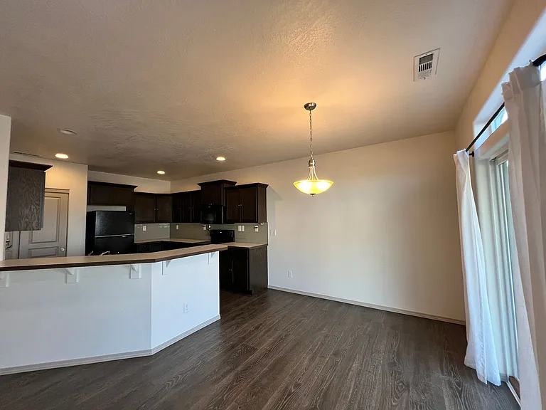1352 E Nen Dr — Photo 6