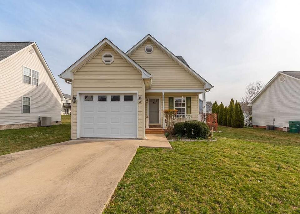 2305 Monroe St, Waynesboro, VA 22980 Zillow