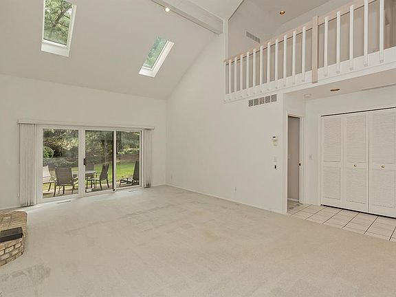 4th image of 1 Dorset Ct