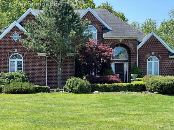 371 Baintree Blvd, Brighton, MI 48114
