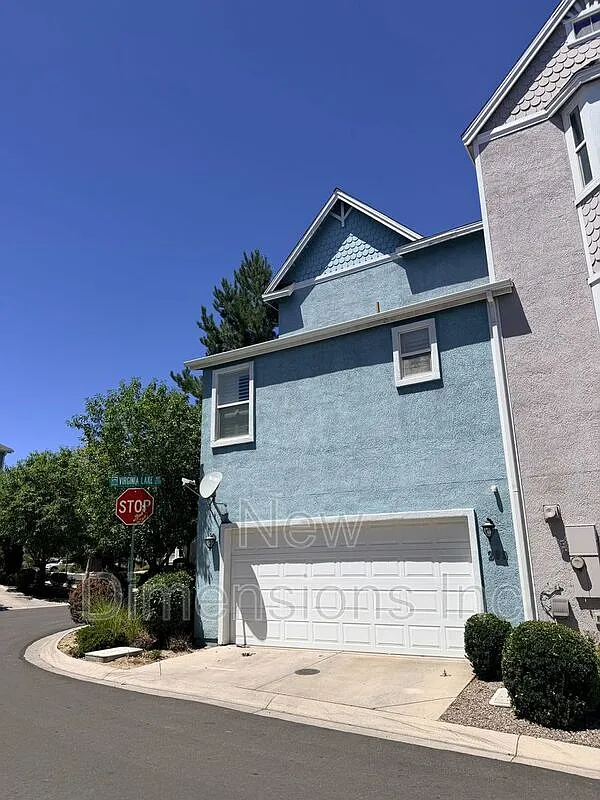 3 bed, 3.0 bath, 1704 sqft, $2,795 — Photo 2
