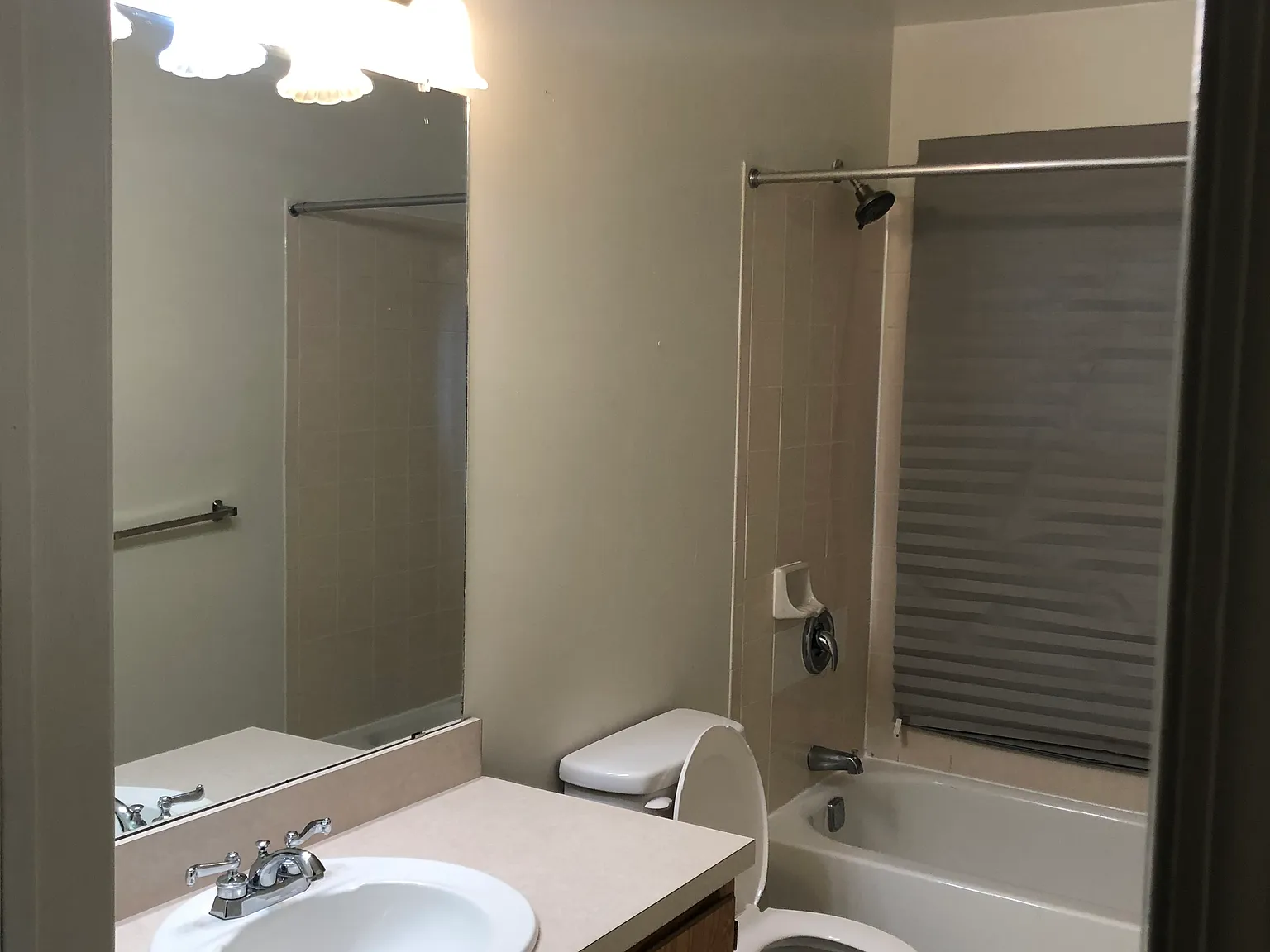 2 bed, 1200 sqft, $2,500 — Photo 2