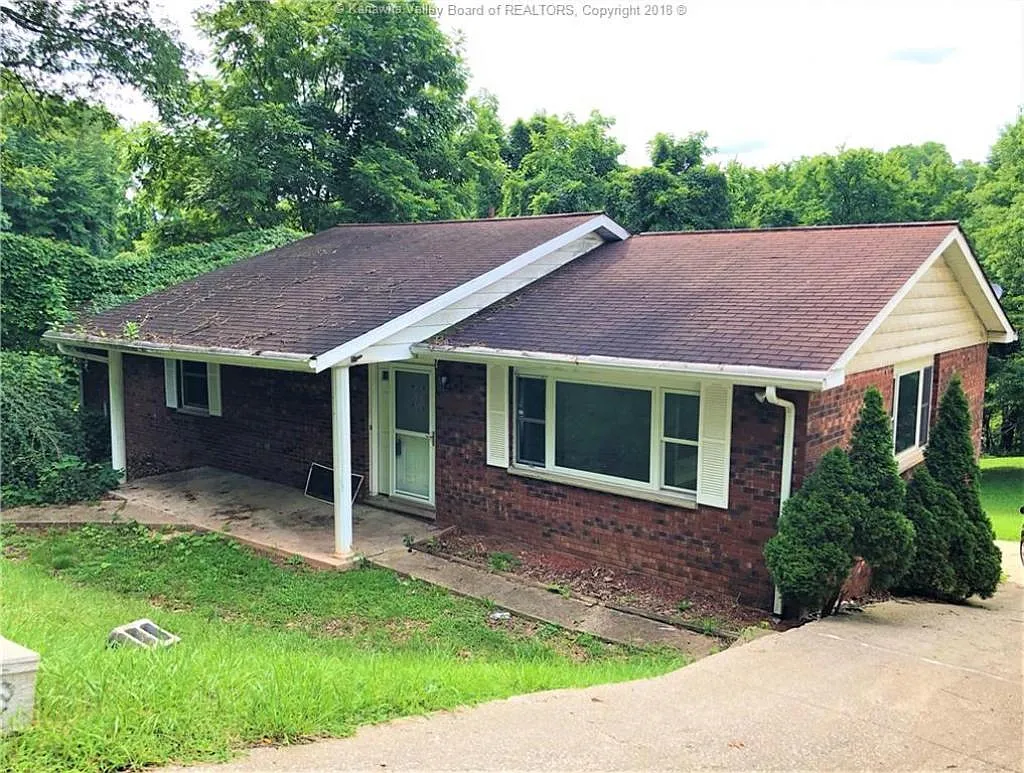 130 Hickory Rd photo 1