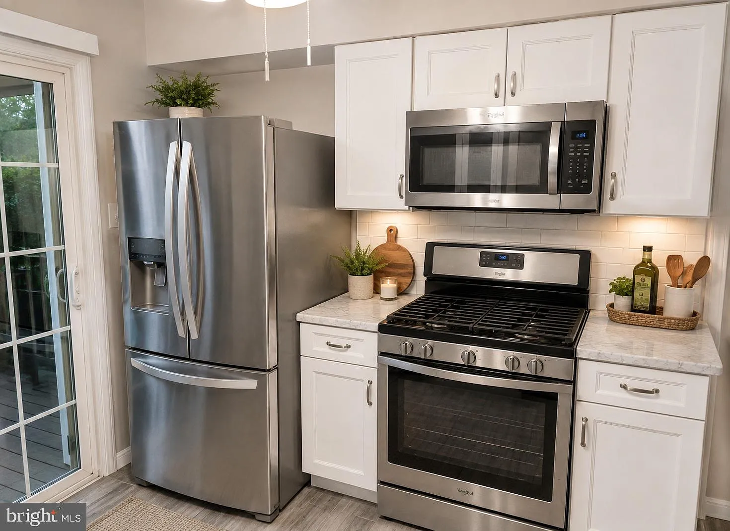 3 bed, 1.5 bath, 1356 sqft, $2,800 — Photo 3