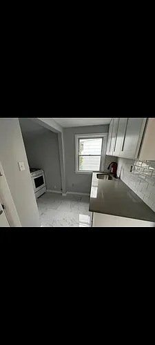 594 Christopher St Photo 1