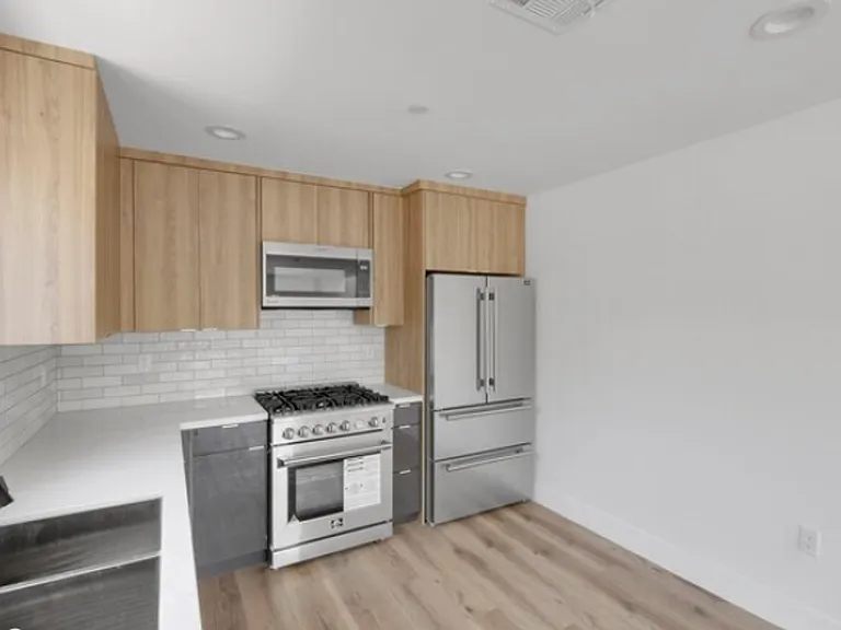 1146 N Sycamore Ave — Photo 16