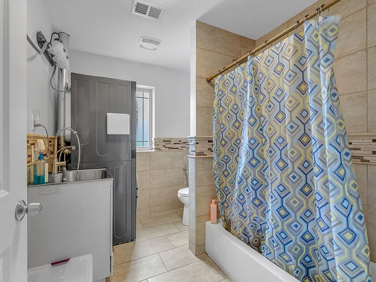 5977 Nightingale St — Photo 19