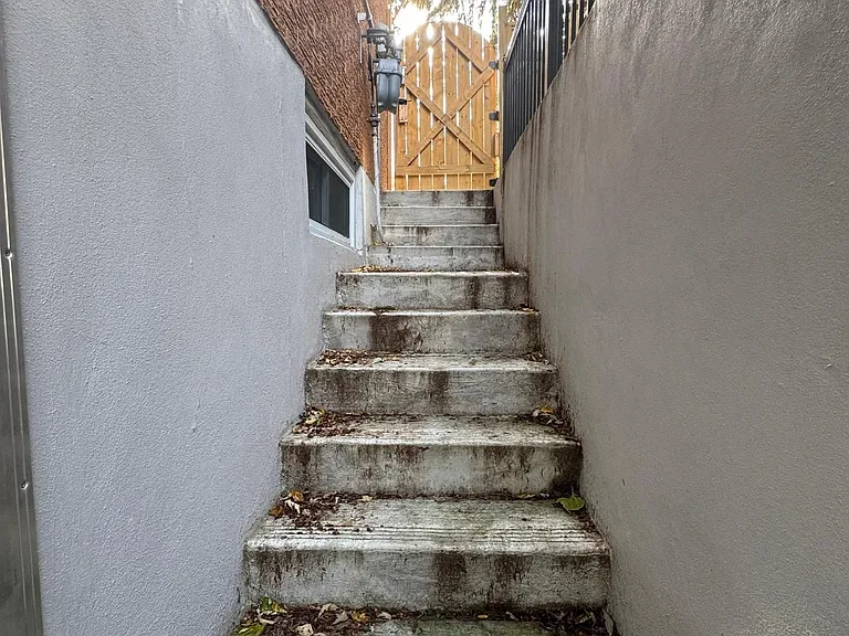 44 Royal Orchard Blvd — Photo 14