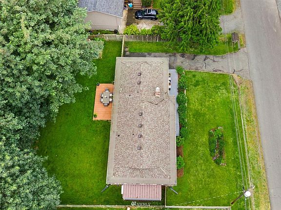3rd image of 21205 NE 60th Pl