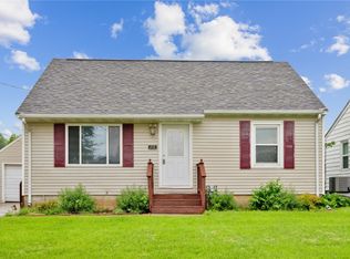 218 22nd St NW, Cedar Rapids, IA 52405