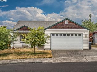37457 Green Mountain St, Sandy, OR 97055
