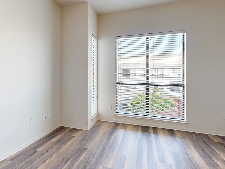 Residences at the Domain — Photo 102