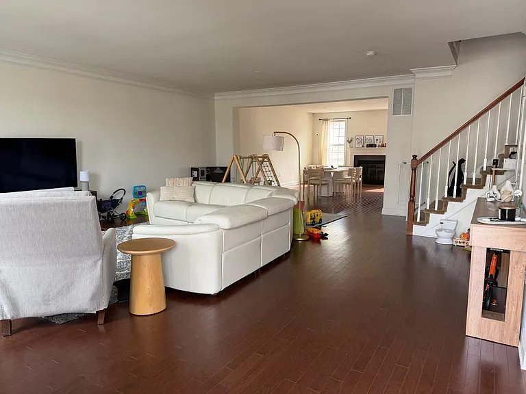 18 Peacock Way — Photo 3