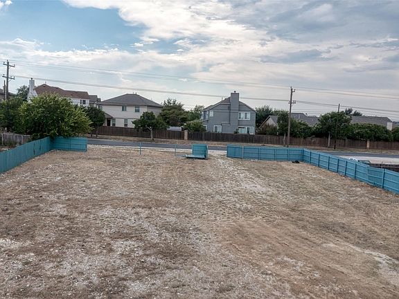 3rd image of 1004 S West Dr