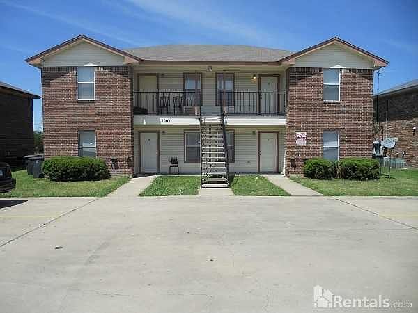 1st image of 1003 Circle M Dr APT A