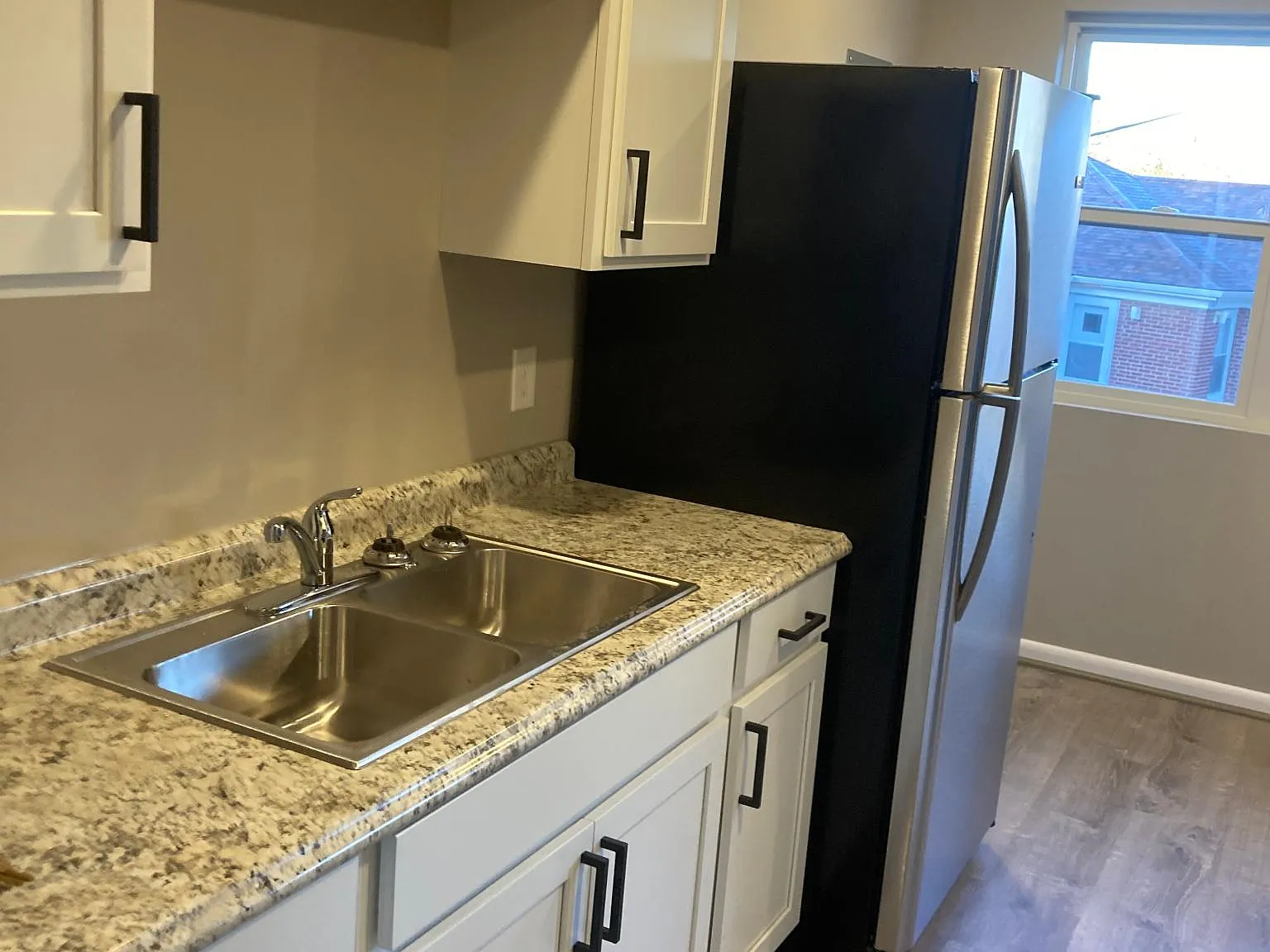 3 bed, 950 sqft, $1,065 — Photo 4