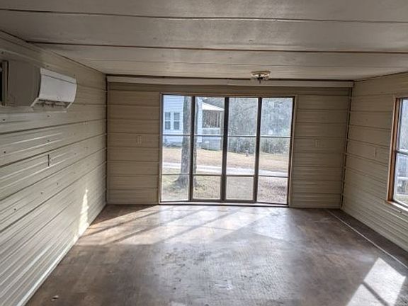 3rd image of 23 Wood St