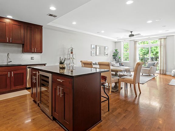 2nd image of 1915 W Diversey Pkwy APT 302
