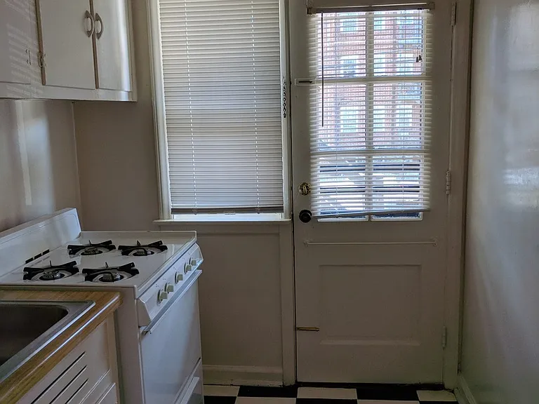 2606 Kensington Avenue — Photo 10