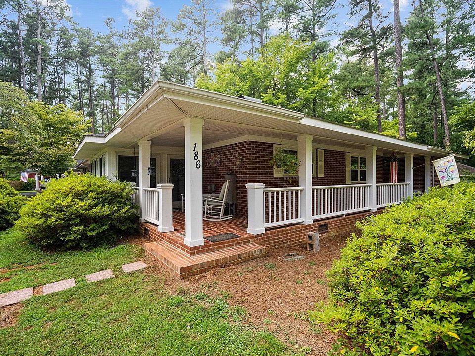 1st image of 186 Pine Cone Dr