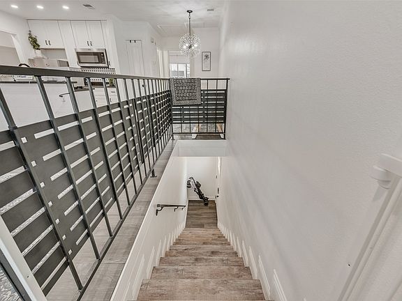 4th image of 713 Lee St APT 11