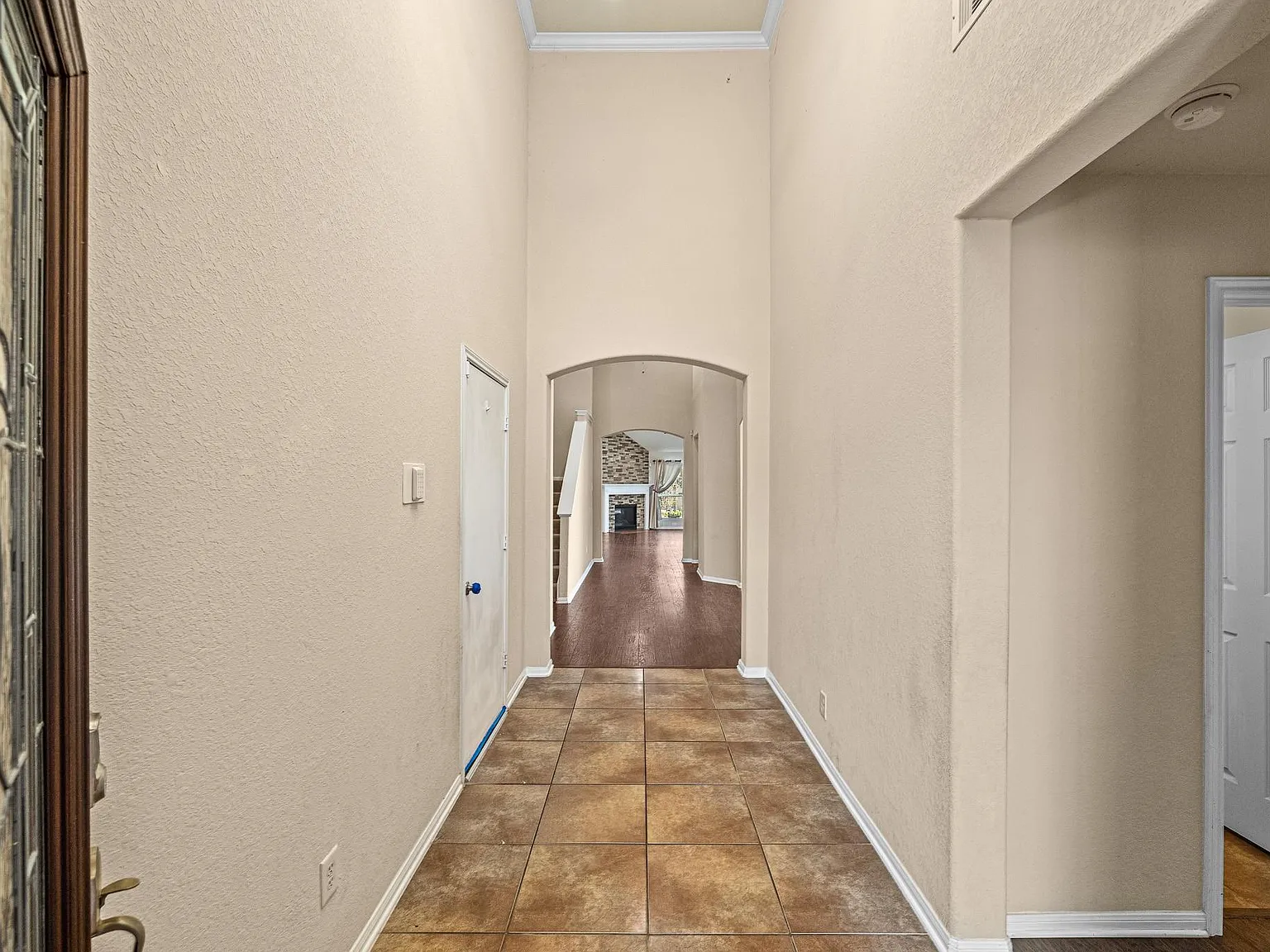 4 bed, 2.5 bath, 2813 sqft, $2,500 — Photo 4