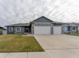 7904 Pinewood Ave, Sioux Falls, SD 57108
