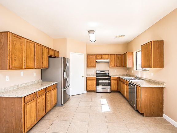 3rd image of 619 E Cody Dr