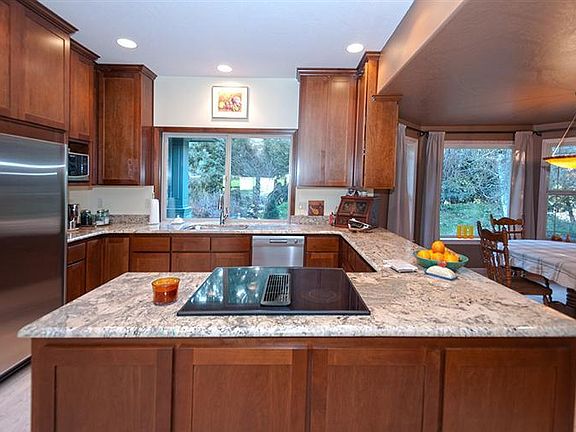 5th image of 951 Galls Cres