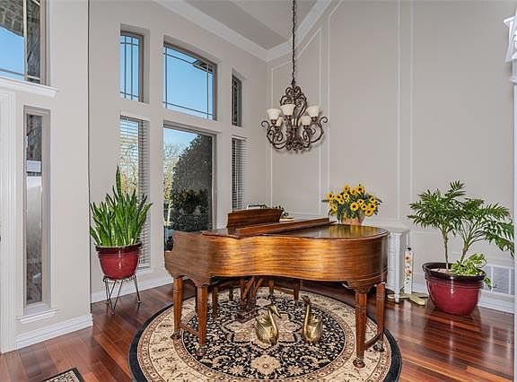 4th image of 2741 Creekside Way