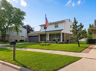 24198 Colonial Dr, Woodhaven, MI 48183