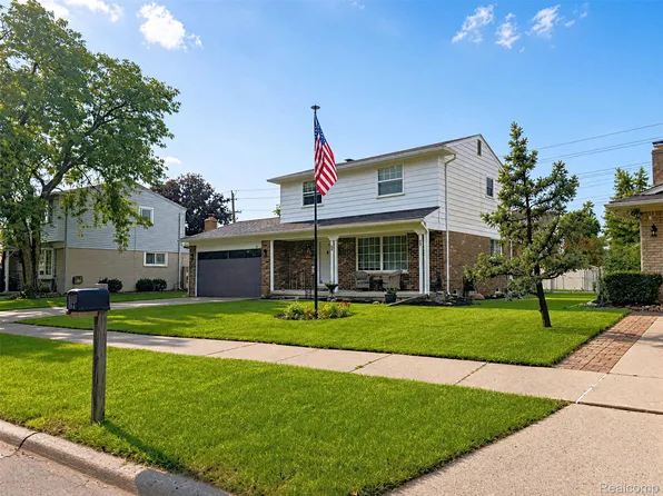 24198 Colonial Dr, Woodhaven, MI 48183