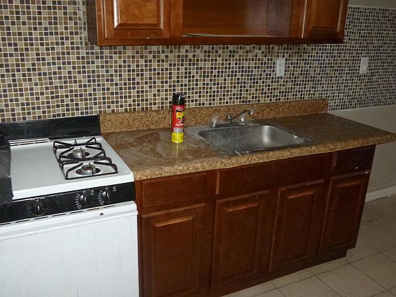 3rd image of 6811 Woodland Ave