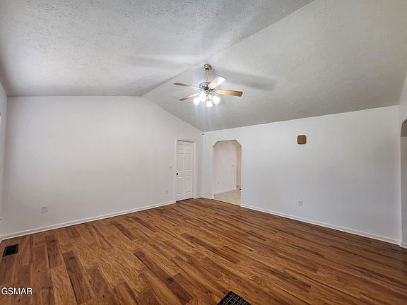 3rd image of 703 Duvall Ct