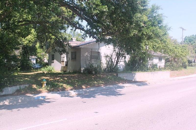 2nd image of 502 W Lumsden Rd