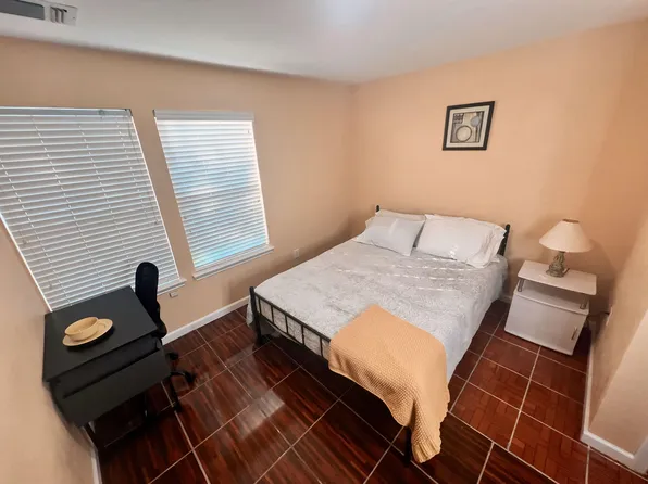 (undisclosed Address), Universal City, TX 78148