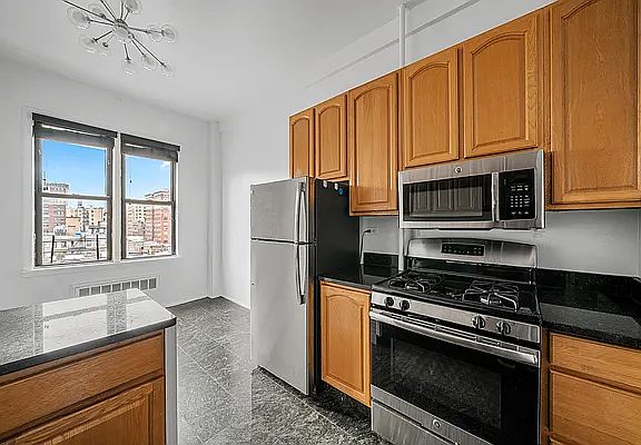 2nd image of 215 W 101st St APT 8B