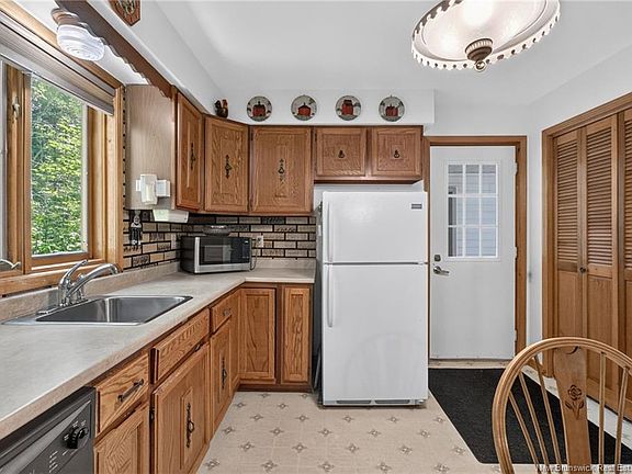 3rd image of 27 Snowdon Ct
