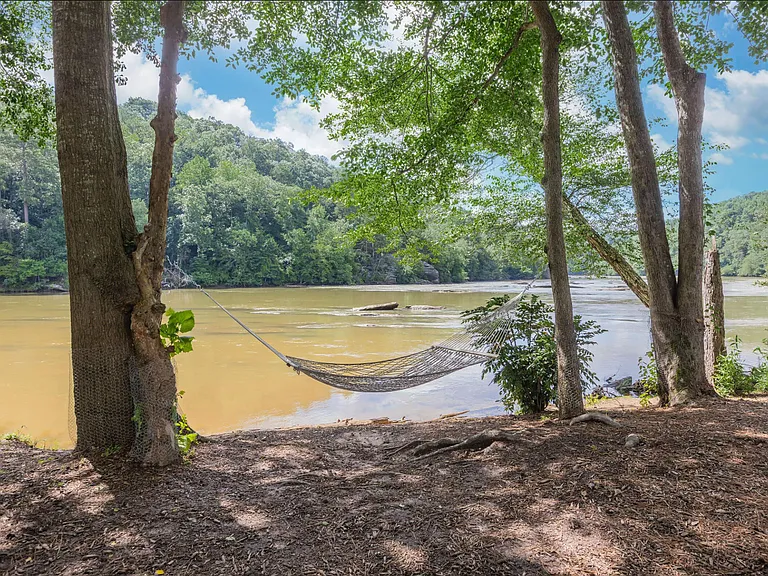 1138 Riverbend Club Dr SE — Photo 21