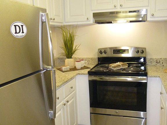 5th image of 406 The Place Ct APT A6